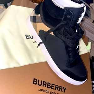 Burberry Men shoes size 39